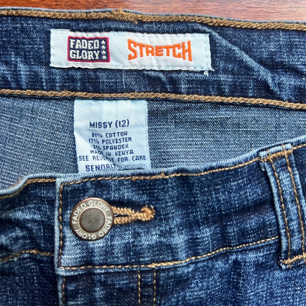 Faded Glory Women's Cropped Blue Jeans - Picture 3 of 3